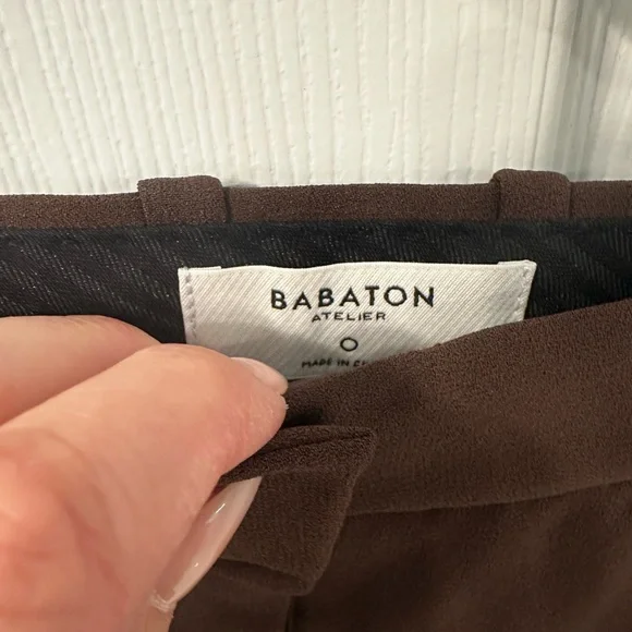 Aritzia Babaton High Waist Brown Shorts Relaxed Fit *NWT* - Picture 4 of 5